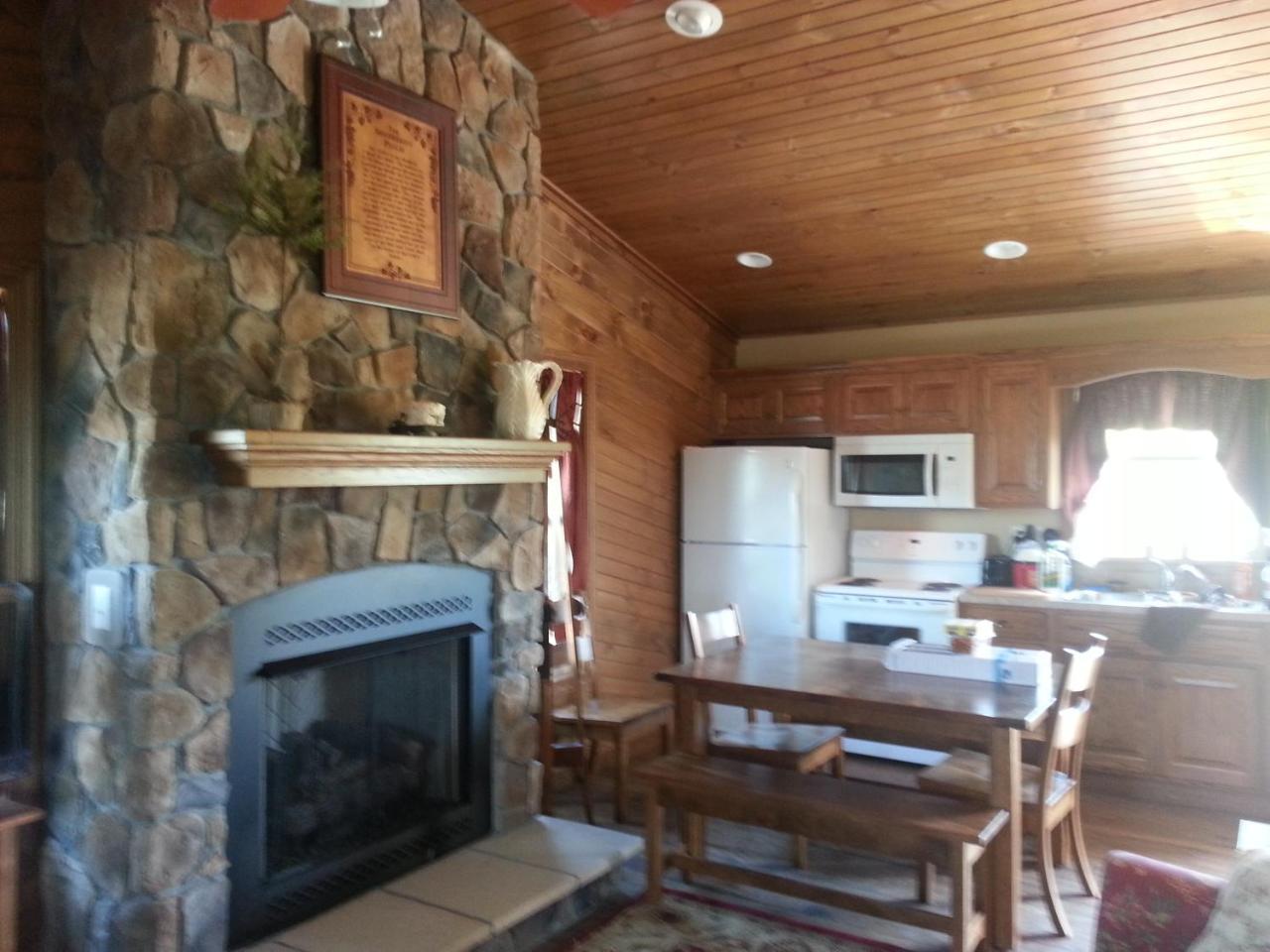 Amish Blessings Cabins Millersburg Εξωτερικό φωτογραφία